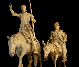 Réplica en escayola a tamaño reducido de don Quijote y Sancho, según escultura final del monumento de Plaza de España